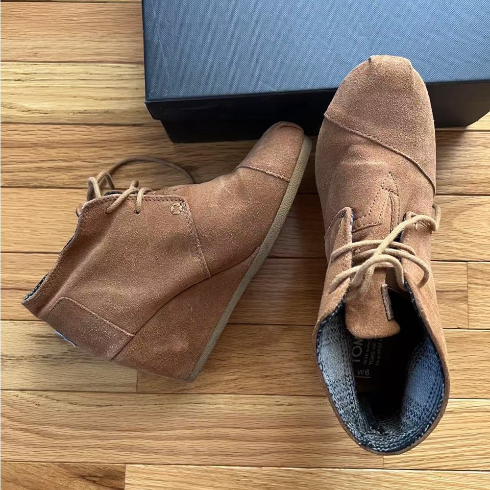 Tom’s Desert Wedge Women's Suede Ankle Booties Chestnut
